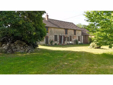 indre - belle maison de campagne située dans une impasse tranquille.