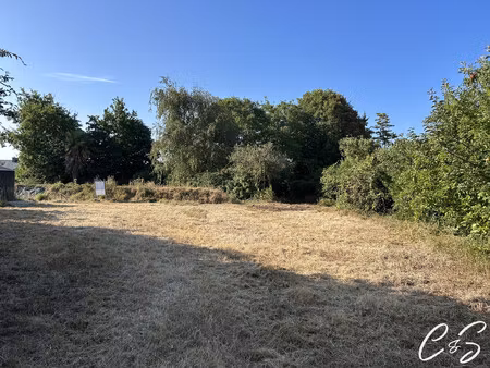 terrain viabilisé à 5 minutes en vélo de la plage