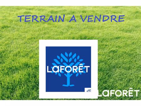 terrain constructible d'environ 8835 m2