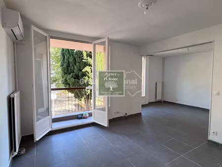 arles. appartement t4 avec balcon