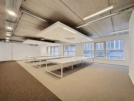 espace de bureaux entièrement rénové