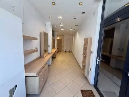 location - commerce sint-truiden - 675 €/mois