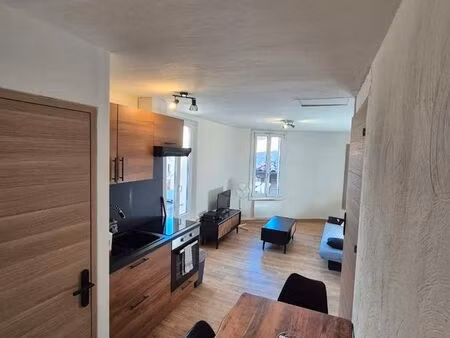 appartement . 2 pièces + bureau . 41m² . étage 3/3