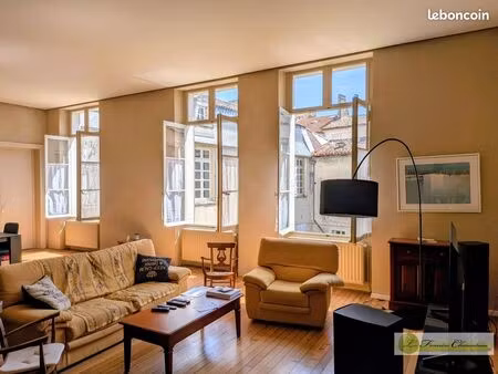 appartement 5 pièces 235 m²