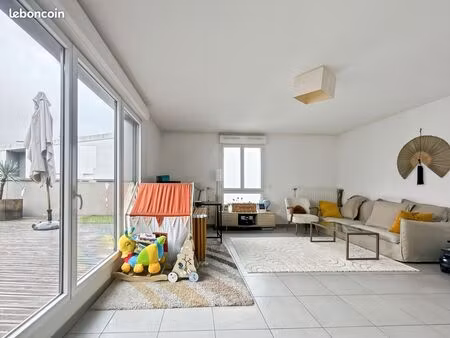 3 pièces meublé – terrasse 50 m² – rooftop avec piscine  salle de sport & parking