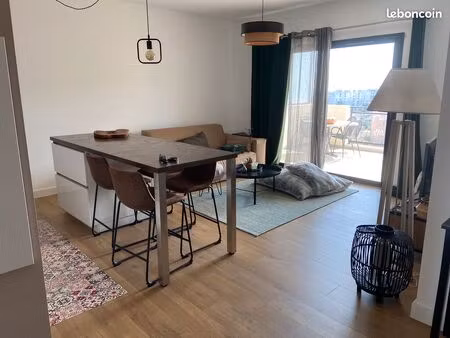 à louer – t3 meublé avec terrasse plein sud  vue mer et 2 places de parking