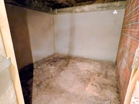 cave saine et sécurisée– centre-ville / gare – rare