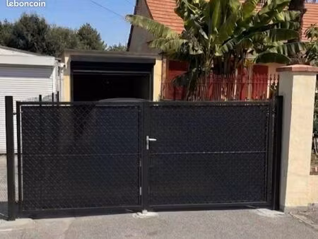garage sécurisé + cour privé clôturer