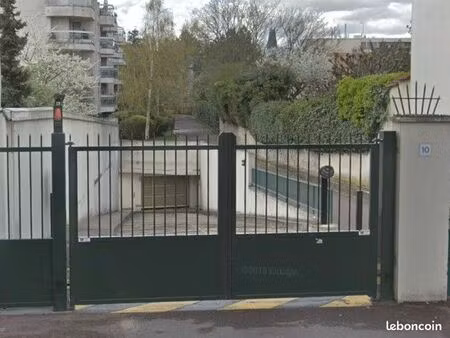 parking/box 12 m² fontenay sous bois