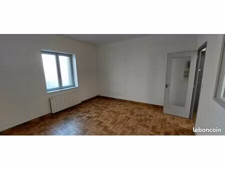 oullins   rue du bac  t1 29 m² à 300 m du métro b