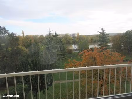 très beau 3 pièces vue seine rénové meublé de 57 m² dans la résidence carnot