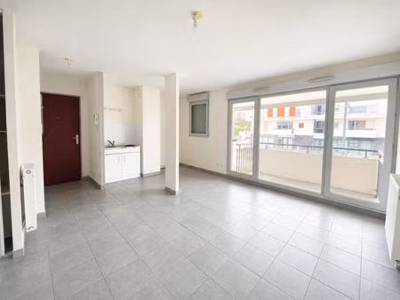 t2 avec balcon et parking à besancon