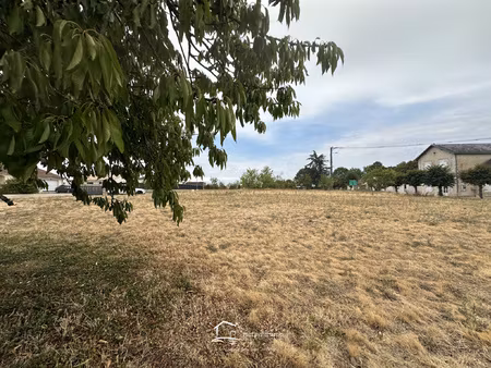 terrain constructible de 920 m2 à seulement 9 minutes de lus