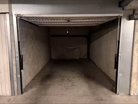 garage box sécurisé marseille 13011