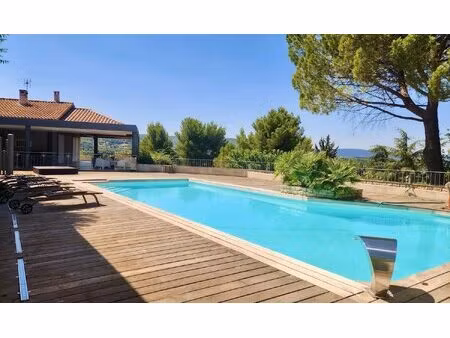 propriété contemporaine d'exception