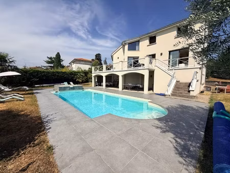maison 5 pièces - 138 m²