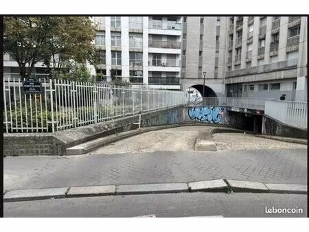 place de parking en intérieur avec gardien sécurisée 24/24