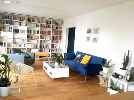 location t3 meublé calme et ensoleillé avec balcons - 82 m2 - mairie de montreuil