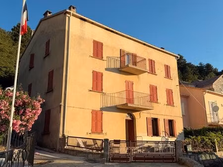 location 3/4 pièces à l'année  corse