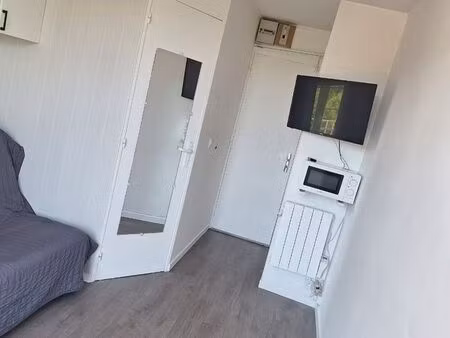 location studio meublé