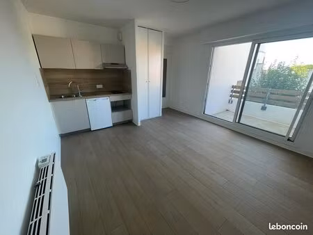 studio rénové avec terrasse et parking – quai gorin  saint-gilles-croix-de-vie