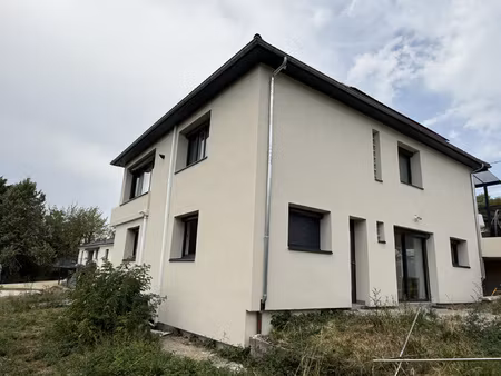 maison entierement renovee avec gout / quartier calme