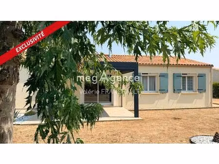 mareuil sur lay dissais  maison de plain-pied  de 96m2 sur une parcelle d'environ 617m2 .