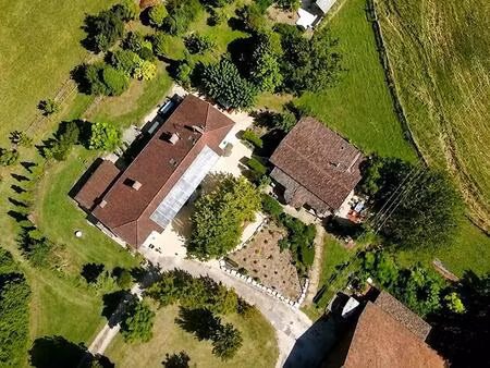 domaine de caractère avec installations équestres exceptionnelles sur 40 hectares