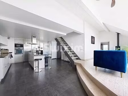 appartement duplex traversant t7 de 207m2 avec cave et garage fermé!