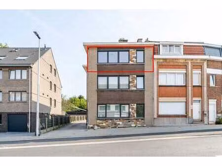volledig gerenoveerd 2-slaapkamerappartement met garage i...