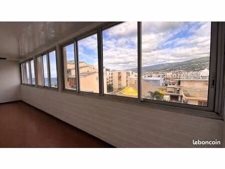 à vendre – t3/4 en plein carré d’or du centre ville de saint-denis