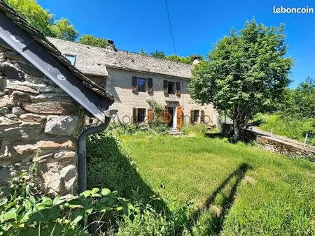 ferme 4 pièces 200 m²