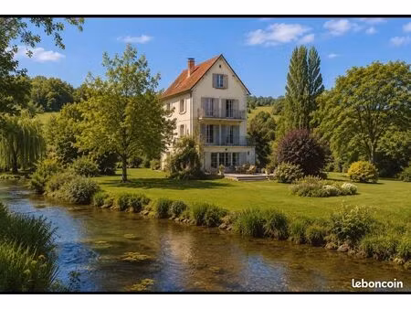 belle maison bord de rivière au calme