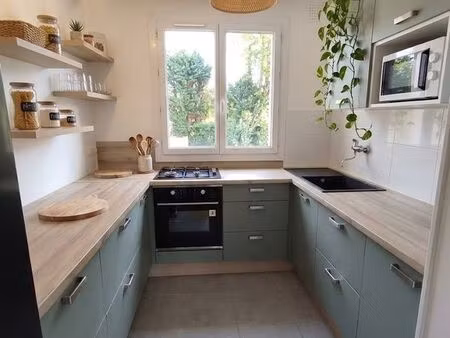 appartement traversant t3 54m3 à côté de la gare et du tram b et c  et des bus
