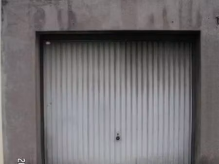 garage fermé - proche hôpital central