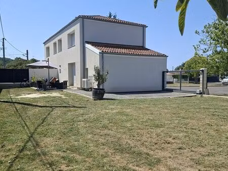 maison t4 de 85 m² avec jardin clos de 550 m²  garage et parking privé