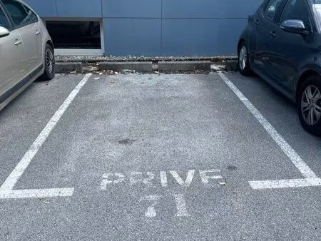 place de parking location