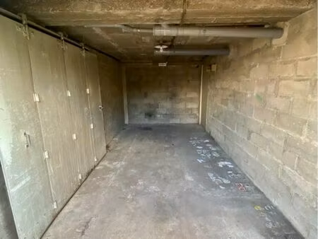 garage / box fermé – proche centre-ville – avenue ernest renan – disponible immédiatement