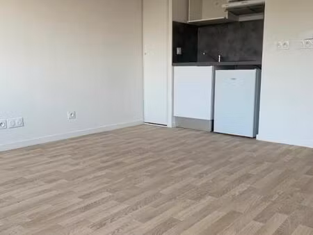 studio 1 pièce 28 m²