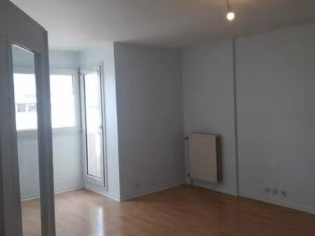 2 pièces montigny le bretonneux