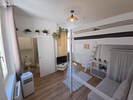 a louer  très beau studio meublé refait à neuf
