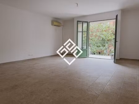 maison de caractère rénovée avec local indépendant à leucate