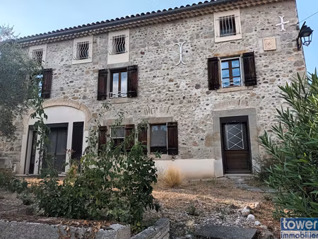 maison  6 pièce(s)  4 chambre(s)  183.9 m²