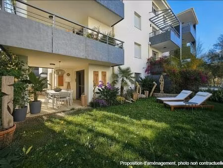 en rdc d'une résidence prisée  bel appartement t3 de 67 m² avec jardin  place de parking  
