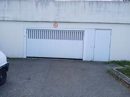 garage ferme aux portes du parc bourran