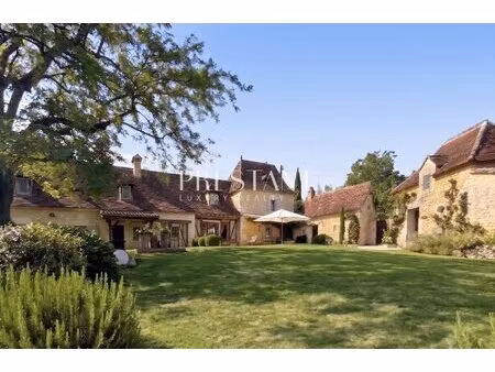 belle maison périgourdine sans vis-à-vis  nichée au coeur du périgord pourpre  à deux pas.