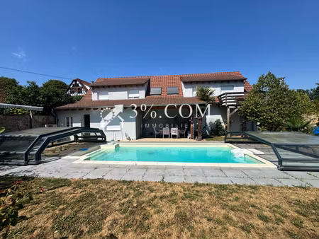 3%com propriété composée de 2 maisons - piscine et jardin