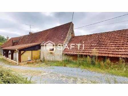 maison en pierre avec dépendances