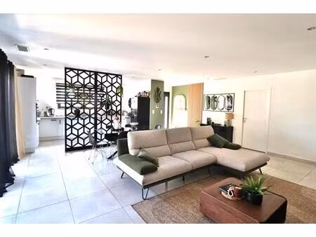 villa 4 pièce(s) 102 m2 sur un terrain de 336m² avec piscine