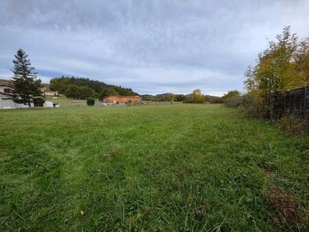 terrain constructible de 3000m2 à sugere
